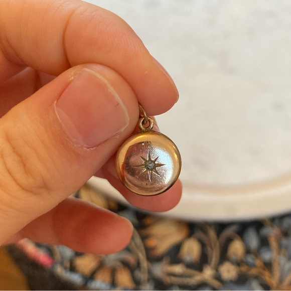 Antique Jewelry - Antique Victorian Starburst Gold-Filled Locket by Carver, Qvarnstrom & Remington